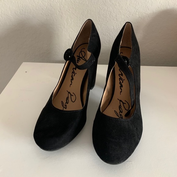 Heels - Picture 3 of 3